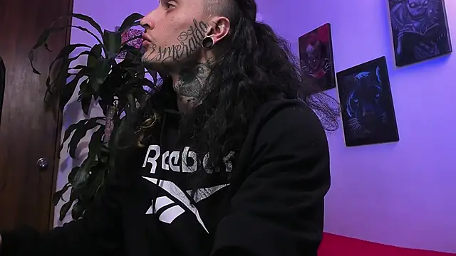 Snapshot of Ryuk_it chatting on 11.29.25 Ryuk it online show from 11.29.25