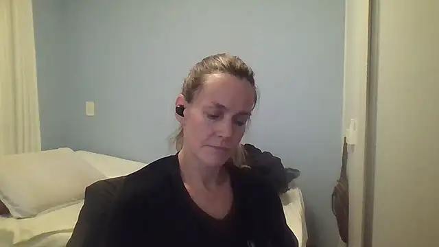 Annylove1 online show from 10.18.25