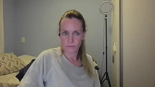 Annylove1 online show from 11.29.25