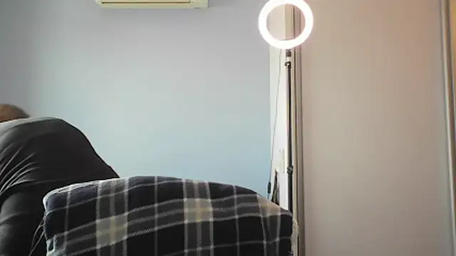 Annylove1 online show from 12.20.25