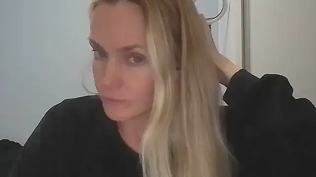 Snapshot of Annylove1 chatting on 05.13.26 Annylove1 online show from 05.13.26