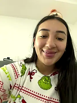 Snapshot of Hannahoff chatting on 12.01.24 Hannahoff online show from 12.01.24