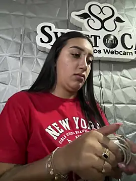 Snapshot of Hannahoff chatting on 02.17.25 Hannahoff online show from 02.17.25