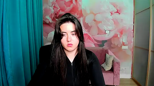 Roxie Bradley online show from 12.08.24