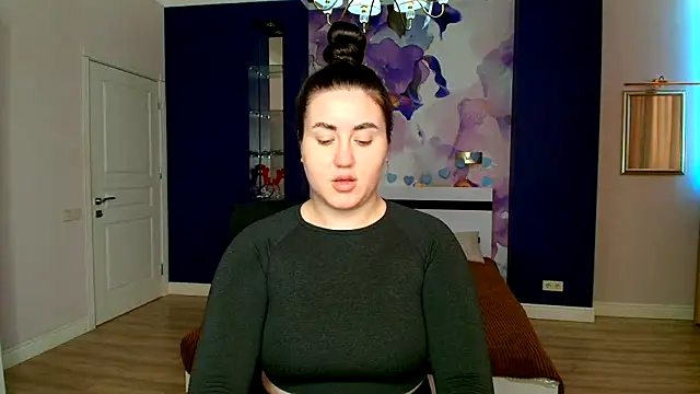 Roxie Bradley online show from 02.19.25