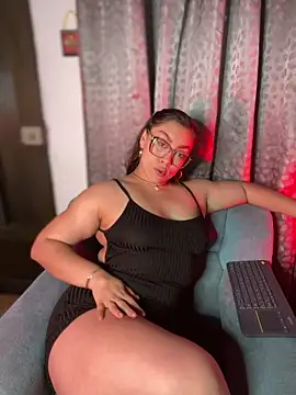Snapshot of Im_sophiie chatting on 03.18.25 Im sophiie online show from 03.18.25