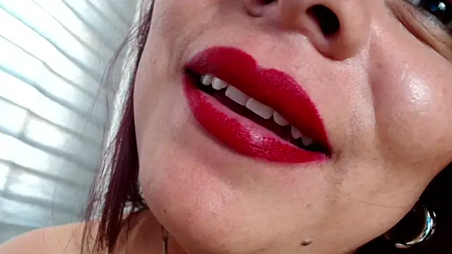 Snapshot of VIOLETTA-HOT chatting on 01.22.25 VIOLETTA-HOT online show from 01.22.25