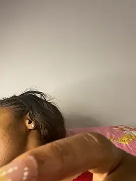  yisela  online show from 10.18.25