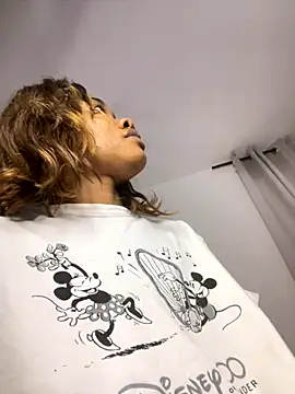  yisela  online show from 10.19.25