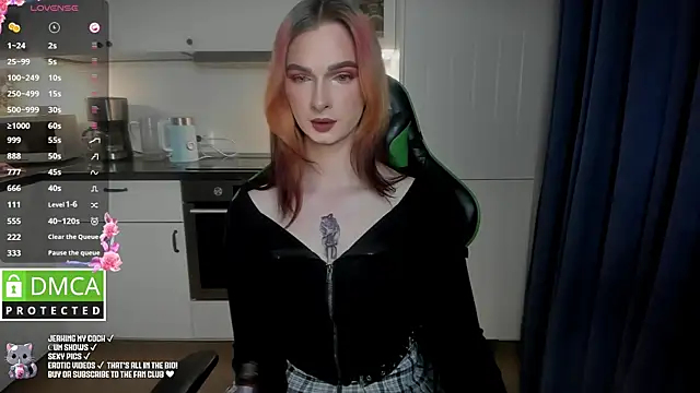 Snapshot of Lee_Loo chatting on 01.07.25 Lee Loo online show from 01.07.25