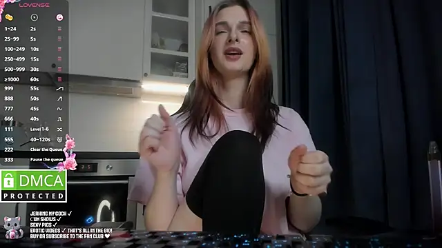 Snapshot of Lee_Loo chatting on 01.19.25 Lee Loo online show from 01.19.25