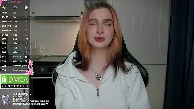 Snapshot of Lee_Loo chatting on 01.27.25 Lee Loo online show from 01.27.25