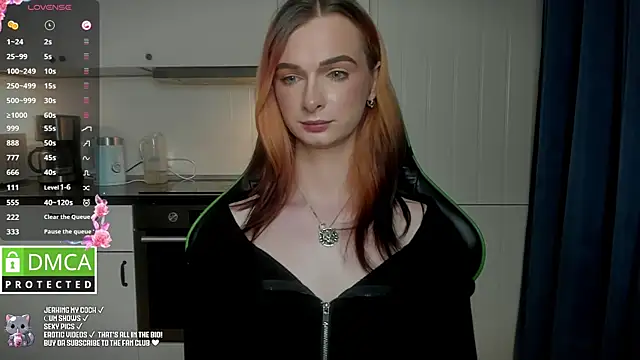 Snapshot of Lee_Loo chatting on 01.29.25 Lee Loo online show from 01.29.25