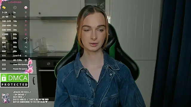 Snapshot of Lee_Loo chatting on 02.04.25 Lee Loo online show from 02.04.25