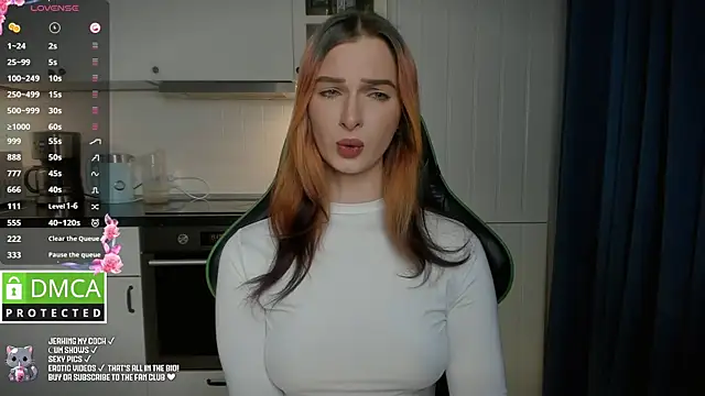 Snapshot of Lee_Loo chatting on 02.11.25 Lee Loo online show from 02.11.25