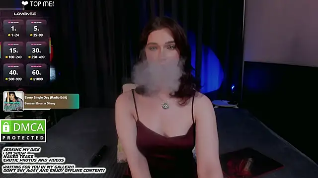 Snapshot of Lee_Loo chatting on 09.09.25 Lee Loo online show from 09.09.25