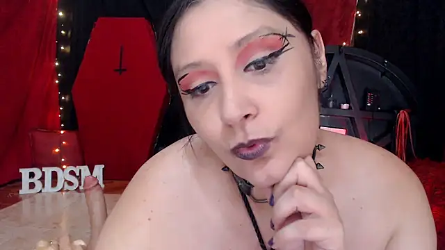 Snapshot of MonetKitty chatting on 05.19.26 MonetKitty online show from 05.19.26