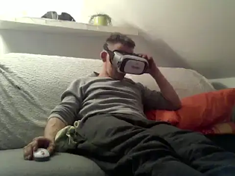 Snapshot of Cambitchboy chatting on 02.12.25 Cambitchboy online show from 02.12.25