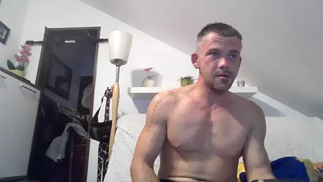 Snapshot of Cambitchboy chatting on 09.18.25 Cambitchboy online show from 09.18.25