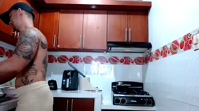 Snapshot of SimonRoberth chatting on 01.14.25 SimonRoberth online show from 01.14.25