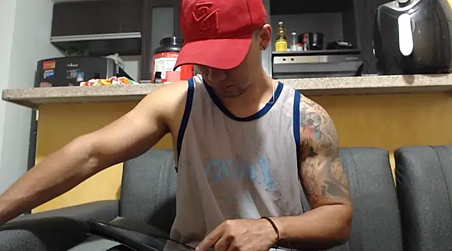 Snapshot of SimonRoberth chatting on 03.02.25 SimonRoberth online show from 03.02.25