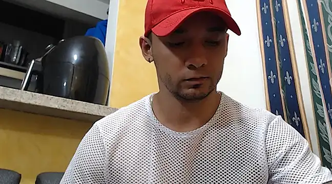 Snapshot of SimonRoberth chatting on 03.08.25 SimonRoberth online show from 03.08.25