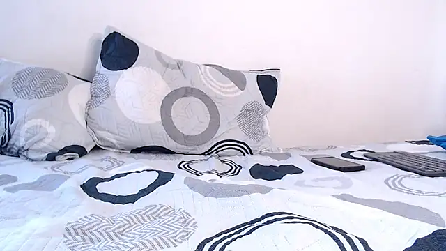 Snapshot of SimonRoberth chatting on 09.22.25 SimonRoberth online show from 09.22.25