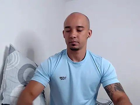 Snapshot of SimonRoberth chatting on 12.17.25 SimonRoberth online show from 12.17.25