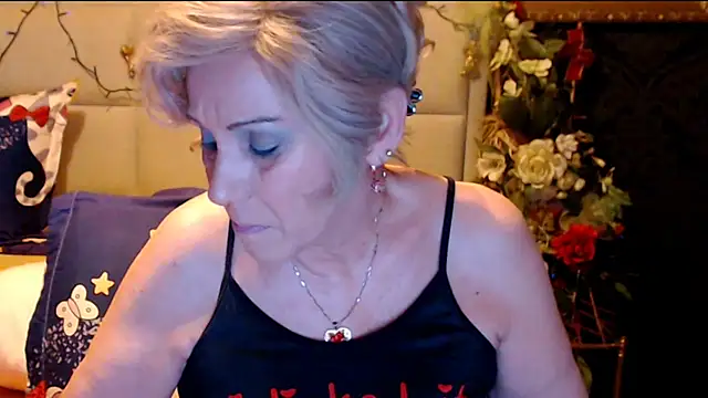 Snapshot of HappyWomanOn chatting on 02.16.25 HappyWomanOn online show from 02.16.25