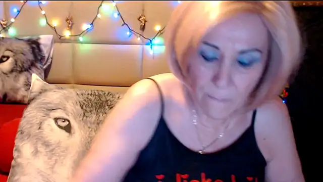 Snapshot of HappyWomanOn chatting on 03.15.25 HappyWomanOn online show from 03.15.25