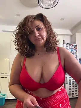 Snapshot of AnneKane chatting on 12.21.25 AnneKane online show from 12.21.25