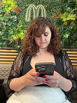 Snapshot of AnneKane chatting on 04.16.26 AnneKane online show from 04.16.26
