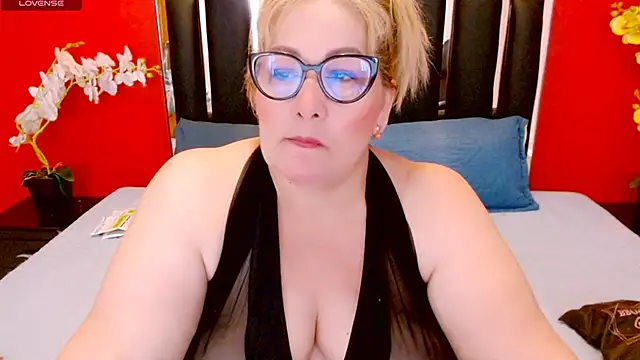 Snapshot of Nayla_Garner chatting on 03.22.25 Nayla Garner online show from 03.22.25