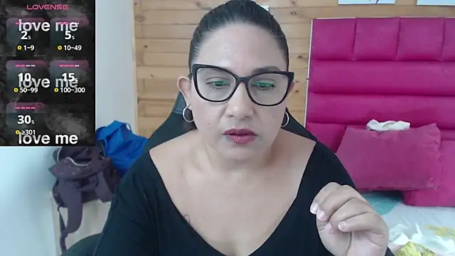 Snapshot of Katha_Marck chatting on 03.22.25 Katha Marck online show from 03.22.25