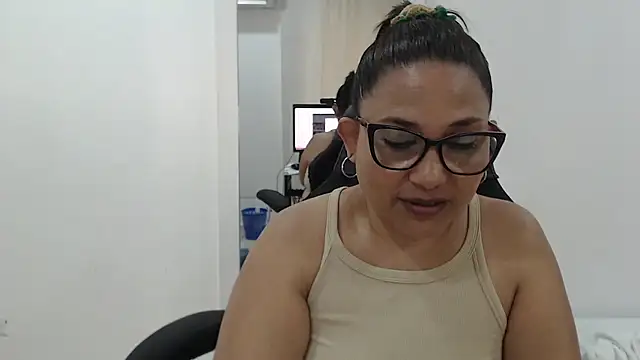 Snapshot of Katha_Marck chatting on 09.13.25 Katha Marck online show from 09.13.25