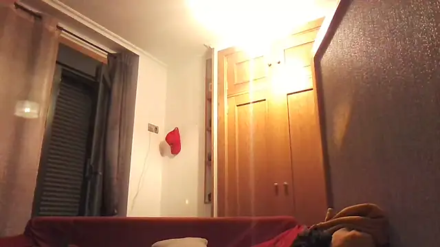 Snapshot of davigochi77bcn chatting on 12.04.24 davigochi77bcn online show from 12.04.24