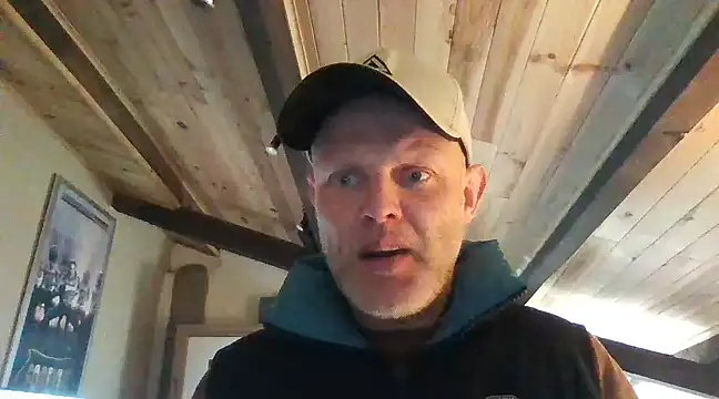 Snapshot of davigochi77bcn chatting on 02.27.25 davigochi77bcn online show from 02.27.25