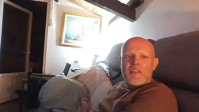 Snapshot of davigochi77bcn chatting on 03.17.25 davigochi77bcn online show from 03.17.25