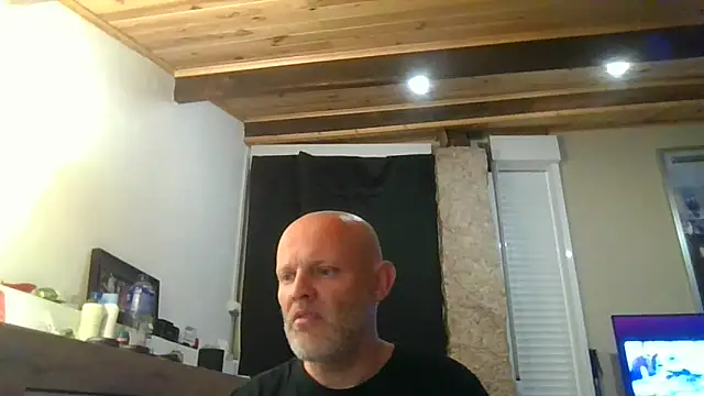 Snapshot of davigochi77bcn chatting on 11.06.25 davigochi77bcn online show from 11.06.25