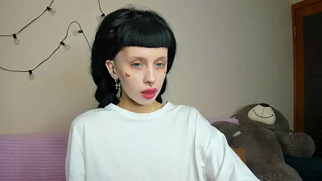 Snapshot of FlowerOfSin2001 chatting on 09.12.25 FlowerOfSin2001 online show from 09.12.25