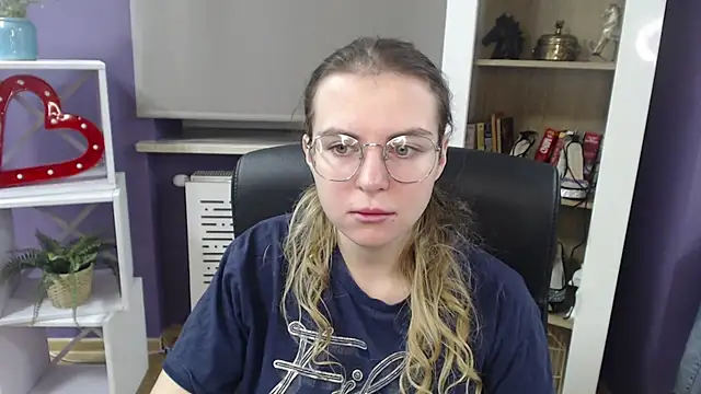 Snapshot of Zoey_Erotic chatting on 12.20.24 Zoey Erotic online show from 12.20.24