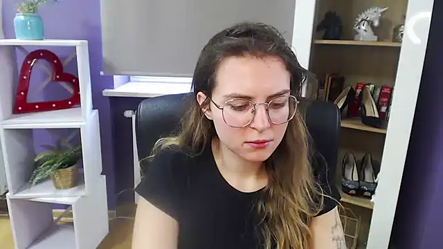 Snapshot of Zoey_Erotic chatting on 02.17.25 Zoey Erotic online show from 02.17.25