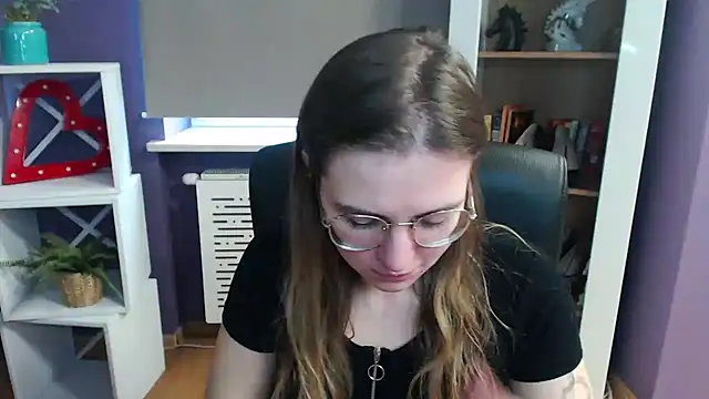 Snapshot of Zoey_Erotic chatting on 02.21.25 Zoey Erotic online show from 02.21.25