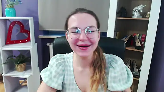 Snapshot of Zoey_Erotic chatting on 03.10.25 Zoey Erotic online show from 03.10.25