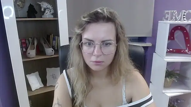 Snapshot of Zoey_Erotic chatting on 09.11.25 Zoey Erotic online show from 09.11.25