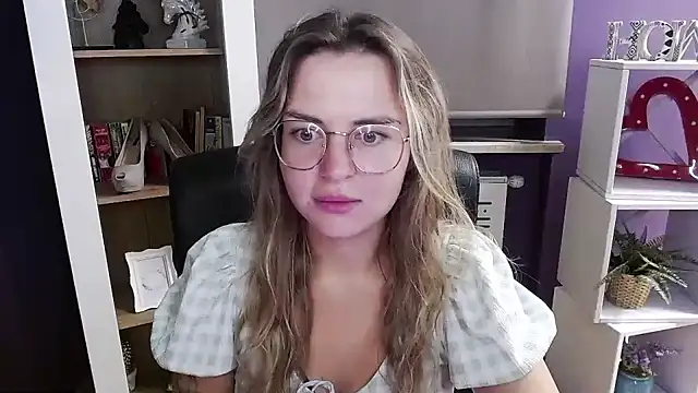 Snapshot of Zoey_Erotic chatting on 10.10.25 Zoey Erotic online show from 10.10.25