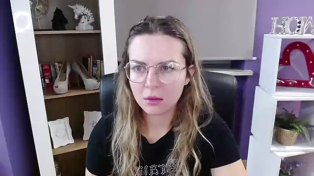 Snapshot of Zoey_Erotic chatting on 10.16.25 Zoey Erotic online show from 10.16.25
