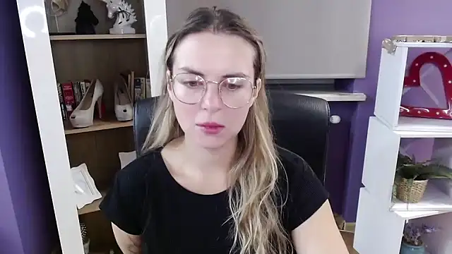 Snapshot of Zoey_Erotic chatting on 10.21.25 Zoey Erotic online show from 10.21.25