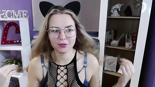 Snapshot of Zoey_Erotic chatting on 10.31.25 Zoey Erotic online show from 10.31.25