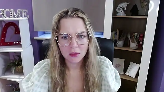 Snapshot of Zoey_Erotic chatting on 11.10.25 Zoey Erotic online show from 11.10.25